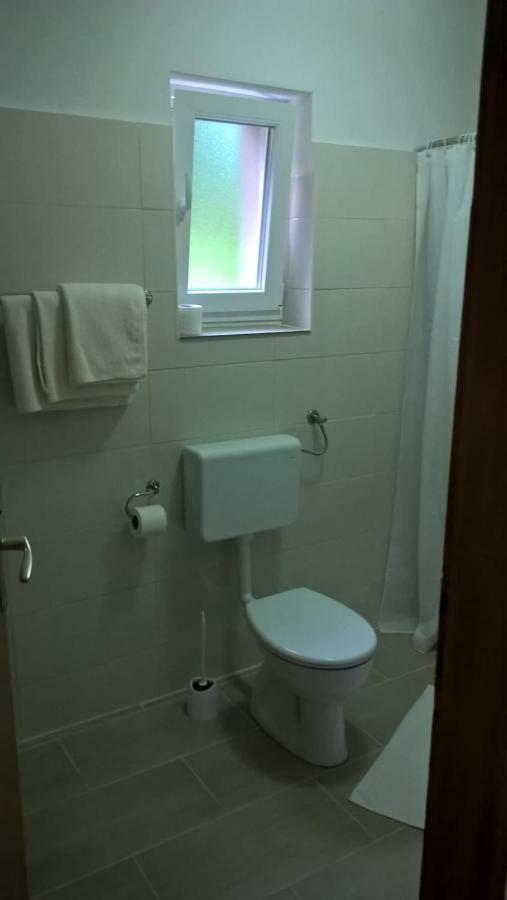 Apartman Adam ราโควิซา ภายนอก รูปภาพ
